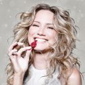 Jennifer Nettles Announces Track List to New 10-Song Holiday Album, “To Celebrate Christmas”